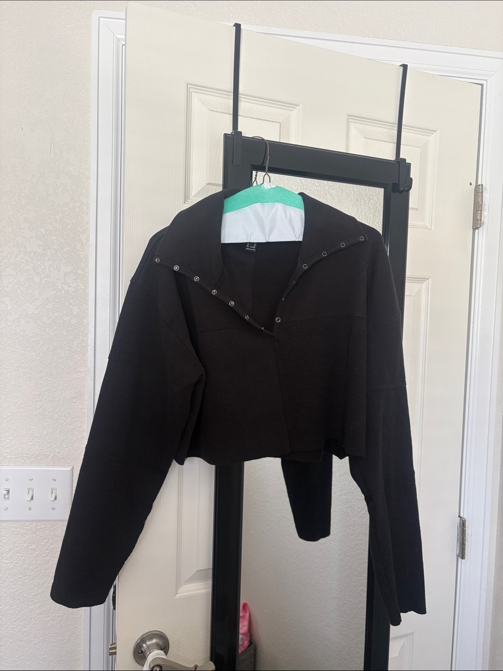 Black cropped shirt